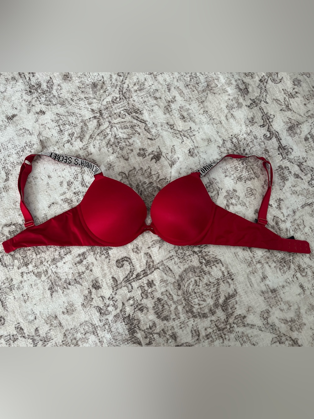 ❤️Victoria’s Secret Very Sexy Shine Strap Push-Up Bra ❤️